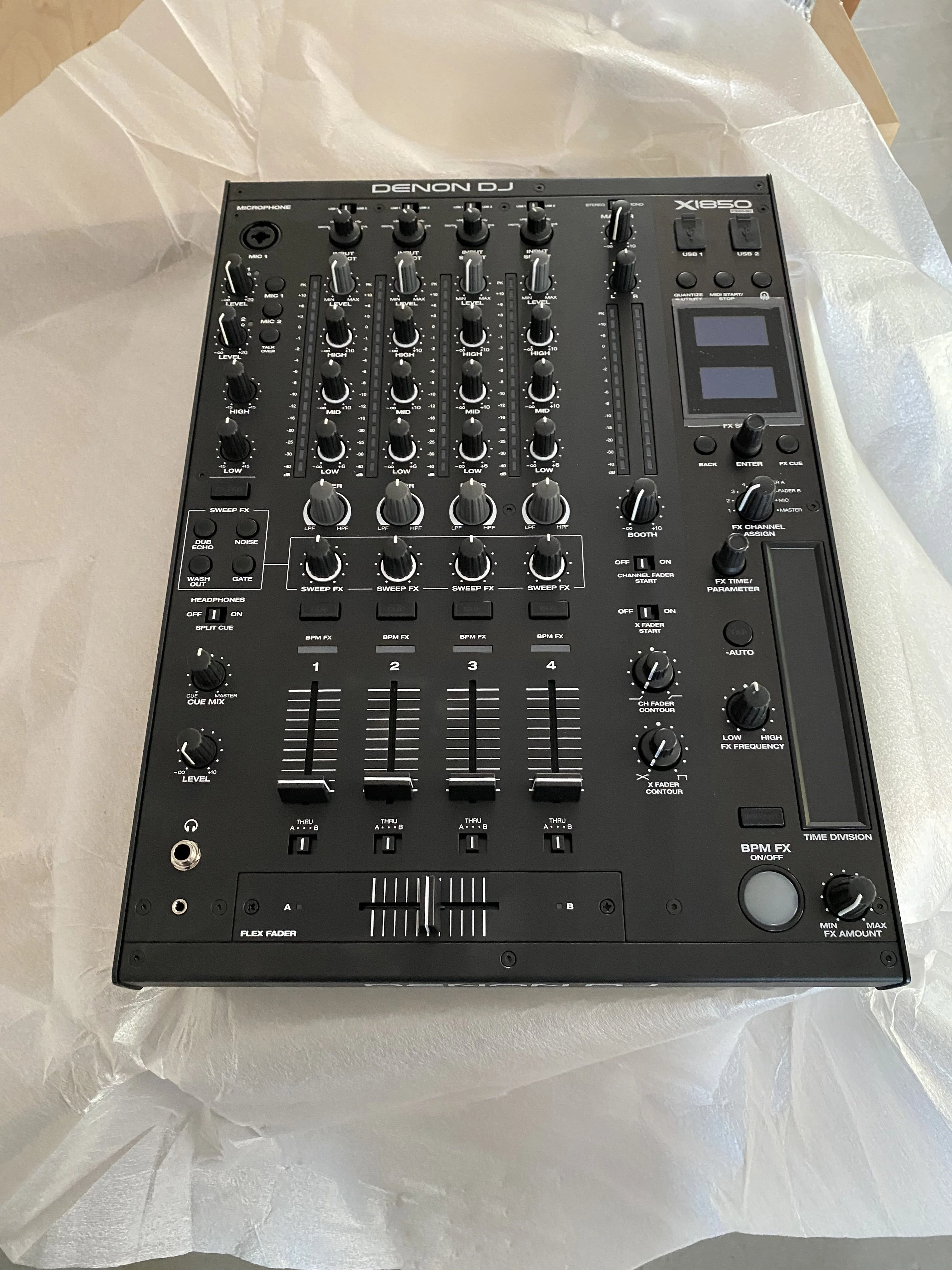 4E45A9DC-7C07-4E8D-8E7A-5CE4B5FE8F29.webp (Digitale DJ-Laufwerke)