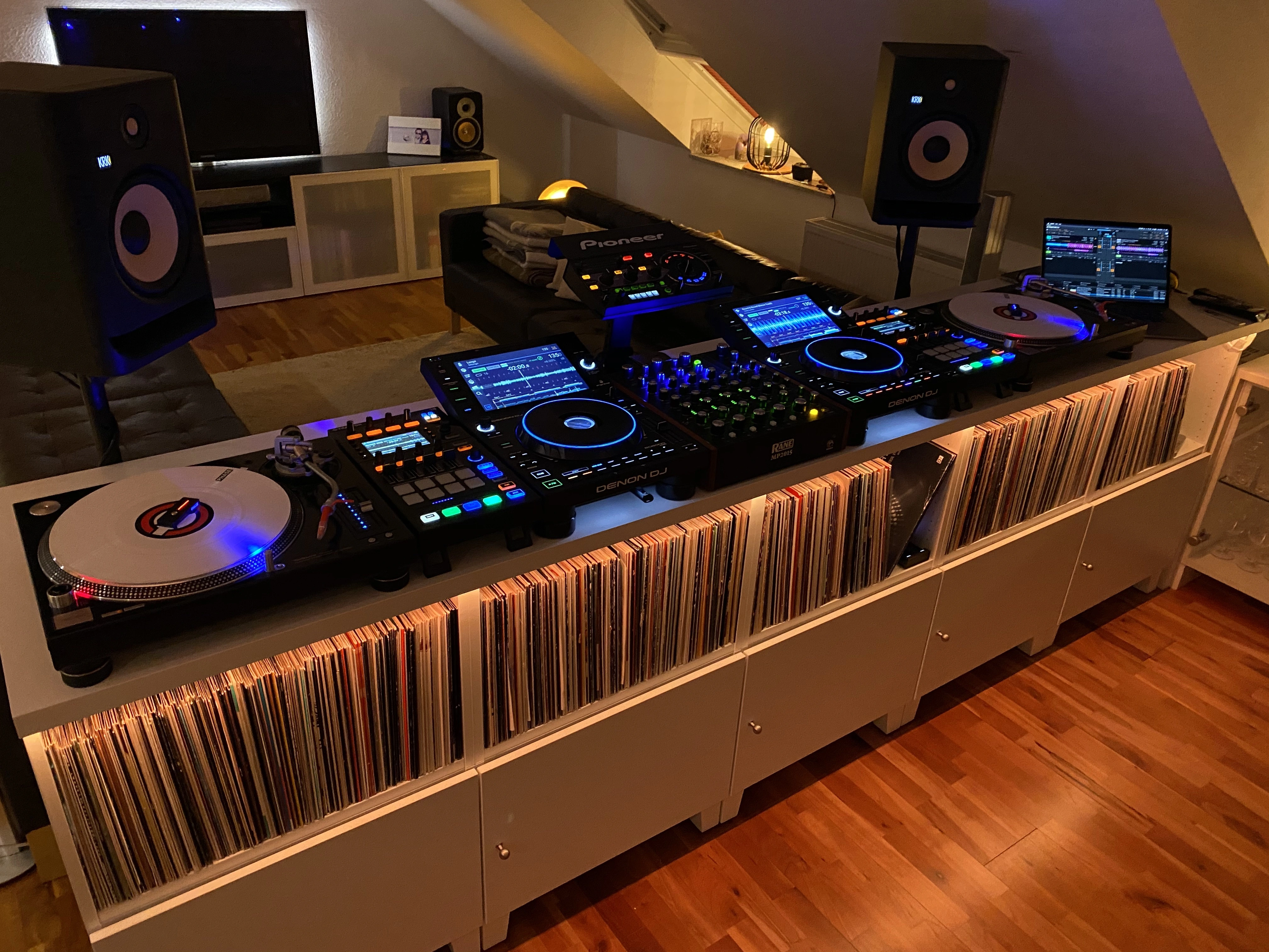 IMG_7064.webp (Open Floor)