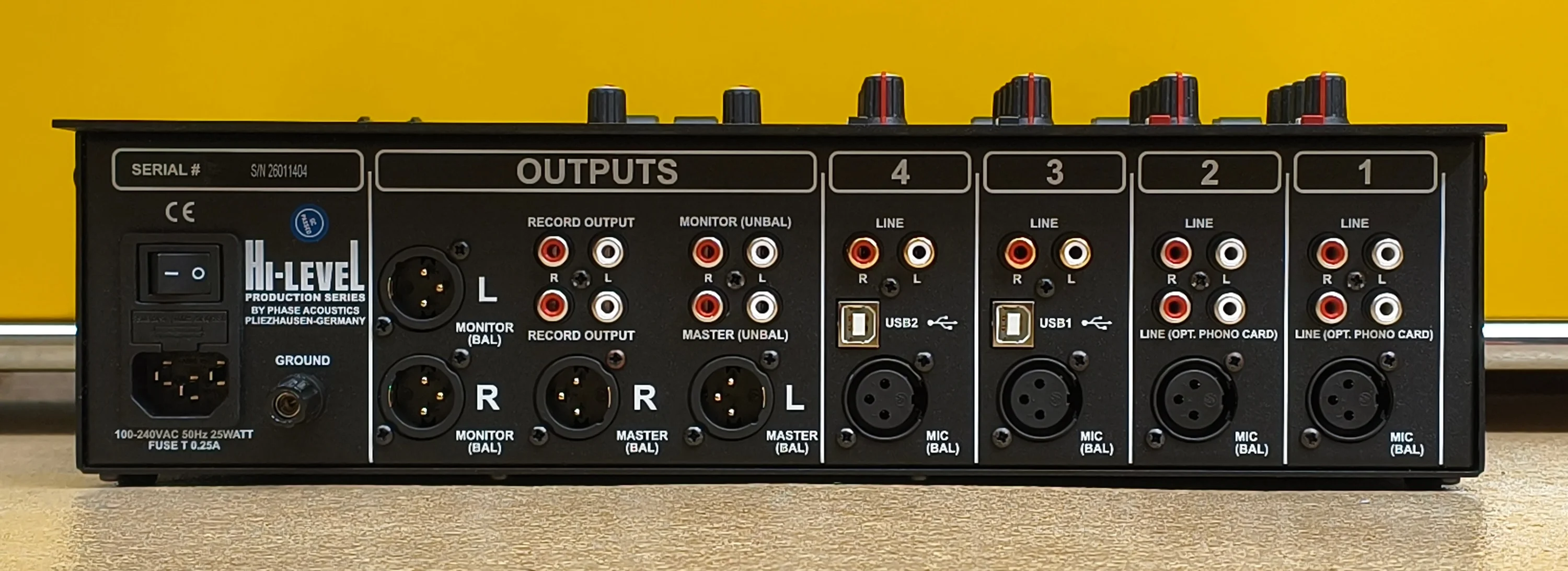 pm4000back.webp (Mischpulte)