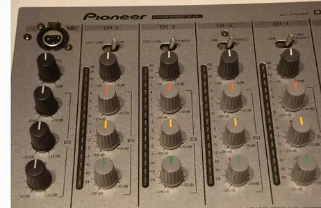 djm 600 s  knöpfe.webp