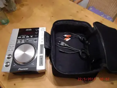 CDJ200 Tasche offen.webp