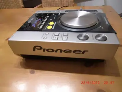 cdj200seiteoben.webp