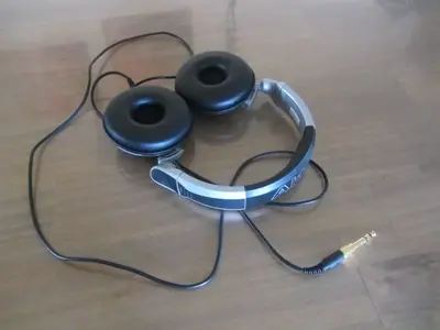 headphone und momo team 30 001.webp
