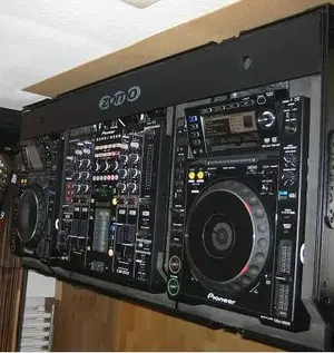 DJ-Deck.webp