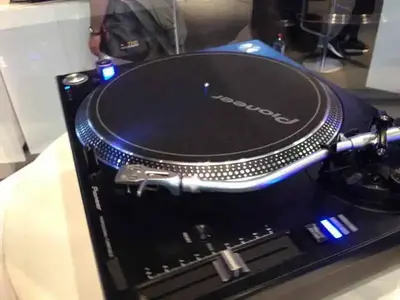 1897005_10202650816125012_1376884161_n.webp (Plattenspieler) 1897005_10202650816125012_1376884161_n.webp (Plattenspieler)