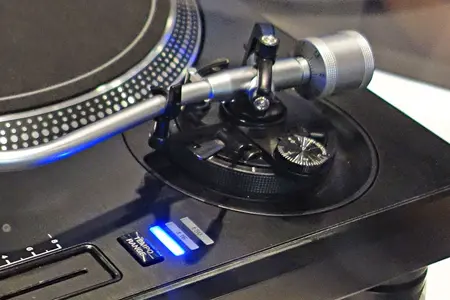 Pioneer-Turntable-Tonarm.webp (Plattenspieler) Pioneer-Turntable-Tonarm.webp (Plattenspieler)