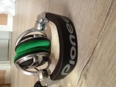 image.webp (Headphones) image.webp (Headphones)