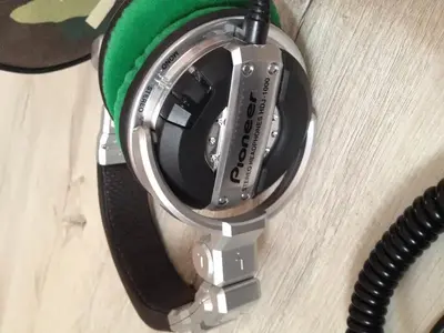 image.webp (Headphones) image.webp (Headphones)