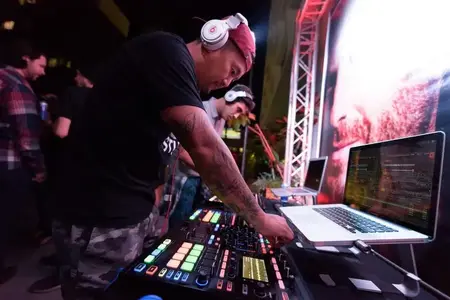 1523818_10152753013132528_5855255534655334977_o.webp (DJ-Software, Controller &amp; All-in-Ones)