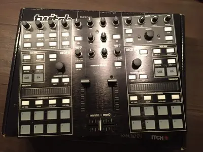 Novation Twitch -  18. Dezember 2014 - 1.webp (DJ Controller)