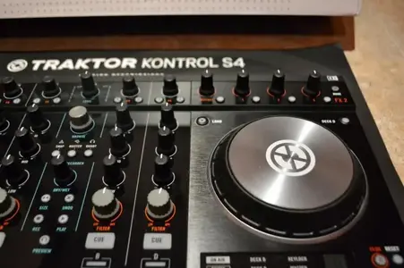 DSC_0095 (Medium).webp (DJ Controller)