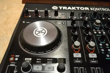 DSC_0098 (Medium).webp (DJ Controller)