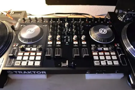 DSC_0100 (Medium).webp (DJ Controller)