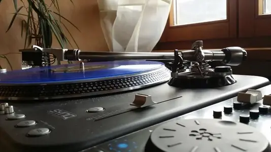 2015-02-25 13.49.24.webp (Plattenspieler) 2015-02-25 13.49.24.webp (Plattenspieler)