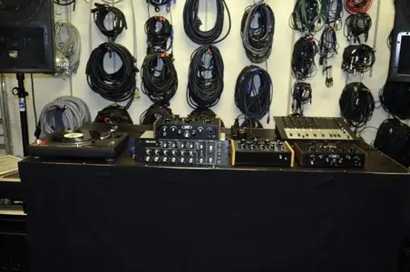 17283_10206578626970760_3715568806179941579_n.webp (Mischpulte)