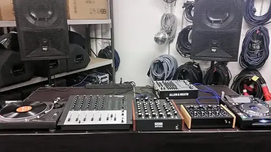 11027939_10206467100902678_3135707290671715355_n.webp (Mischpulte)