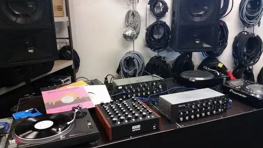 11062716_10206473415300534_3408888215224329904_n.webp (Mischpulte)