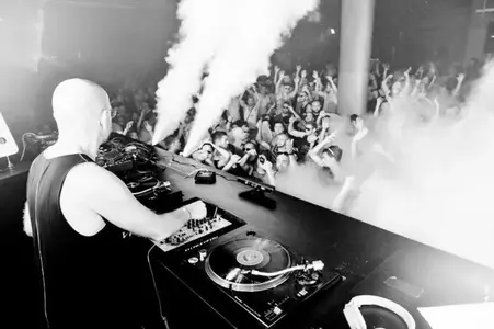 11027125_10153540066013933_3952818070873210440_n.webp (Plattenspieler)