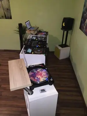 11694090_889594107773038_7404465169575352259_n.webp (Open Floor)