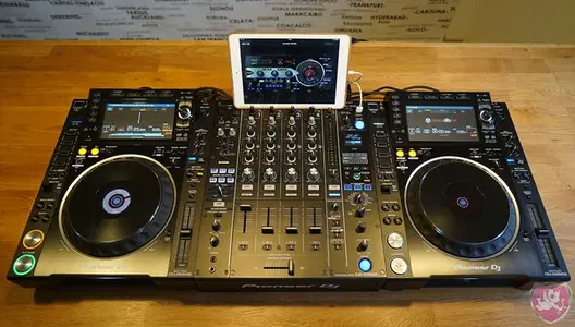 pioneer-cdj-2000-nxs2-pioneer-djm-900-nxs2.webp (DJ-Tools)
