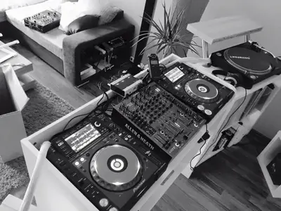 12799293_939547949475385_8391483377818135455_n.webp (Open Floor)