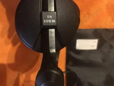 IMG_0685.webp (Headphones)