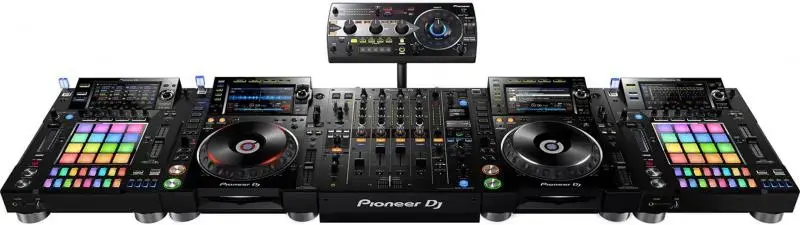 B1AB9E47-900C-4896-8263-34CD4732A49C.webp (Open Floor)