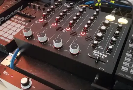 NeueKnöppe.webp (Mischpulte) NeueKnöppe.webp (Mischpulte)