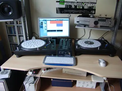 mein arbeitsplatz erneuert.webp (Open Floor) mein arbeitsplatz erneuert.webp (Open Floor)