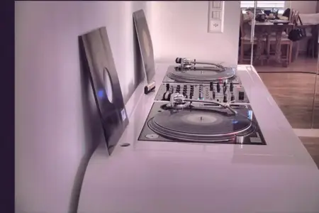 HDRHoerboard.webp (Open Floor)