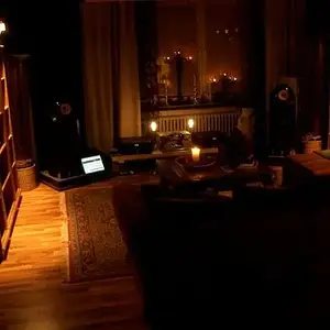 Wohnzimmer fast fertig! Nur das Djpult hinte der Couch muss noch fertig gemacht werden. Aber ich fin