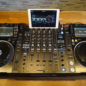 pioneer-cdj-2000-nxs2-pioneer-djm-900-nxs2.jpg