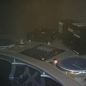 Dj Konsole 800-600.JPG