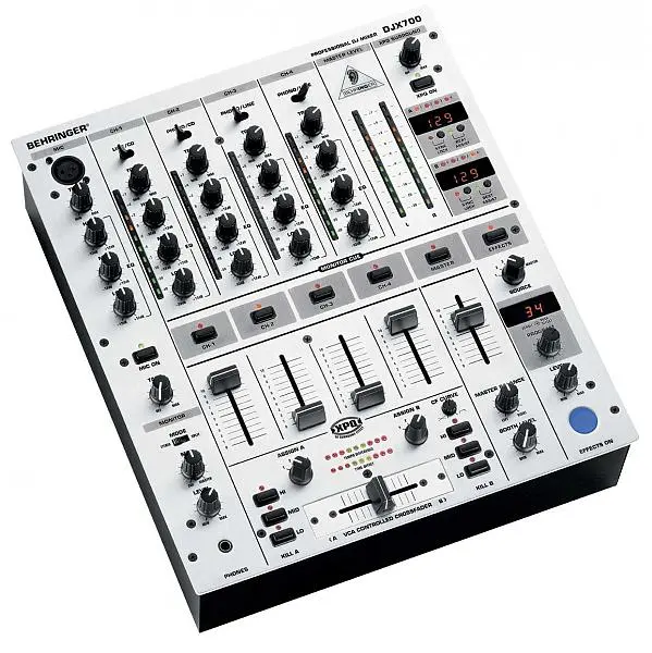behringer%20djx700.jpg