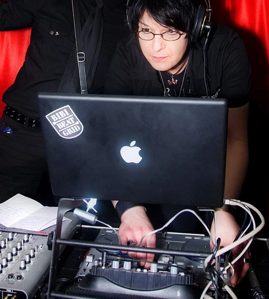 Bibi Zerlegt Grad...