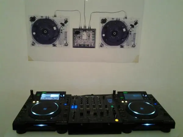 Cdj 2000