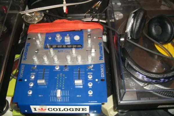 Der alte Mixer und Kopfhörer