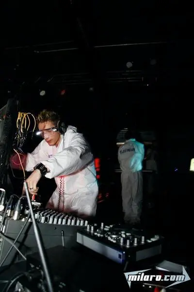 electrixx usin hercules.jpg