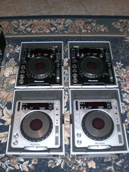 Hansis &amp; My Cdjs