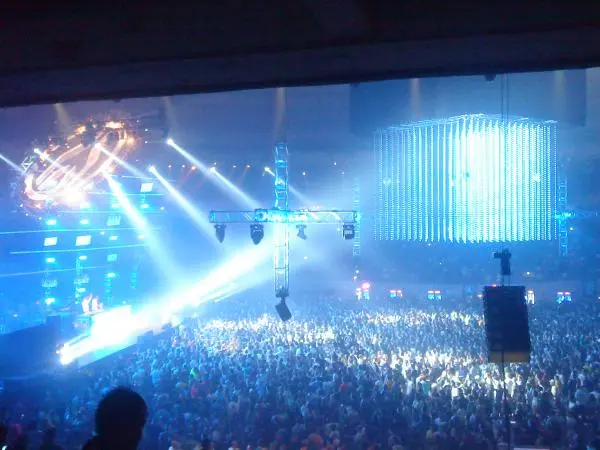 Mayday 2009 - Massive Moments