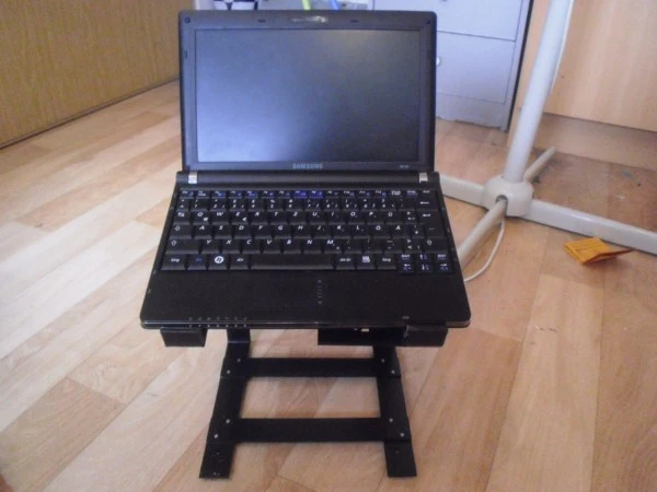 Netbook - Stativ Marke Eigenbau