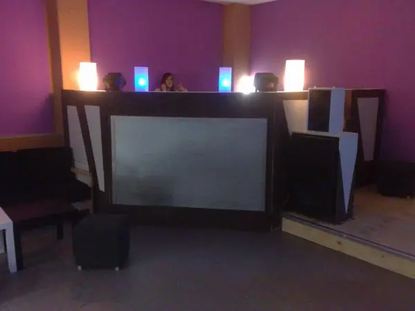 Neus Dj-pult Bau Dez 2009