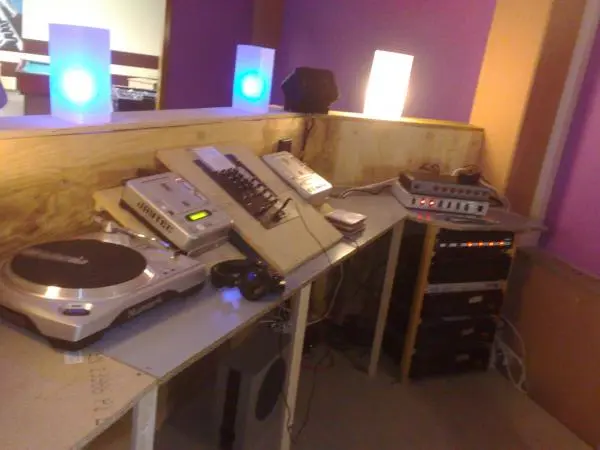 Neus Dj-pult Bau Dez 2009