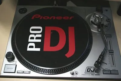 StudioPioneerDJ-3500Turntable.jpg