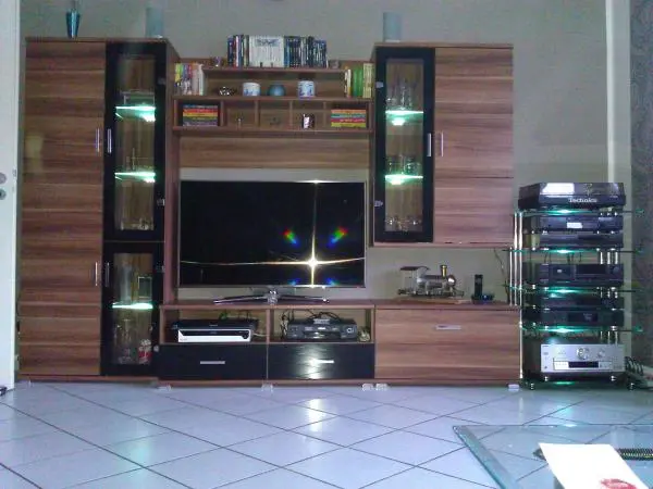 Wohnliche Entertain-ecke Statt Eigenbau-dj-pult