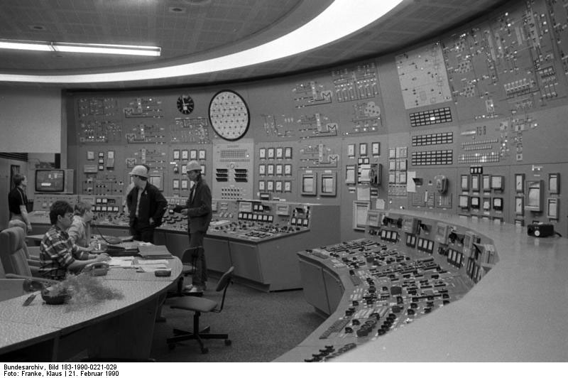 1993_Bundesarchiv_Bild_183-1990-0221-029_Greifswald_Stoerfall_im_Kernkraftwerk.jpg