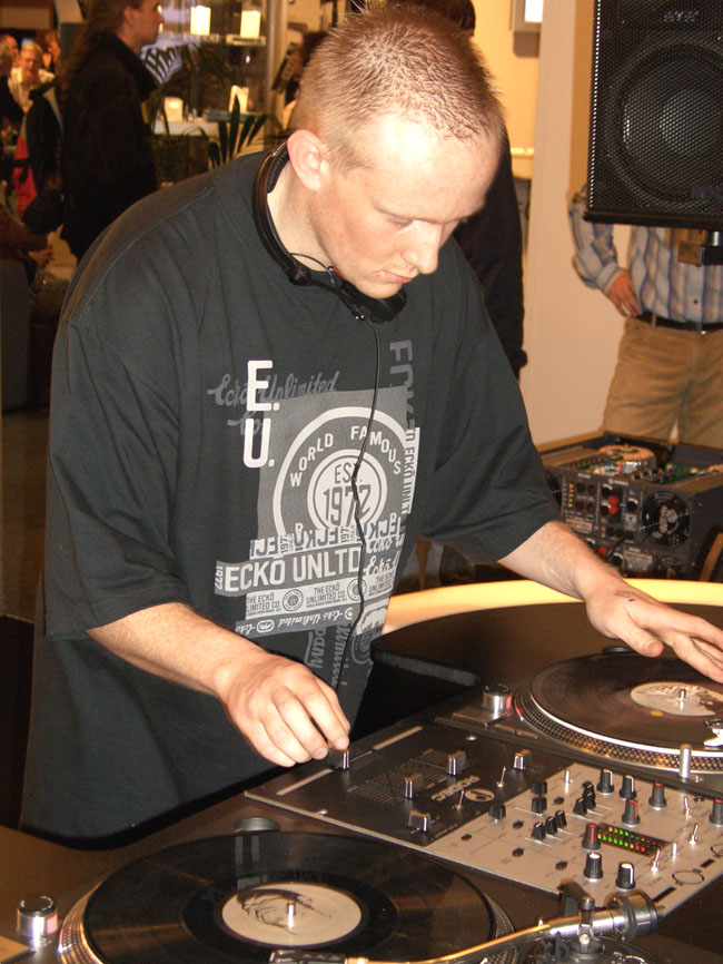 dj012.jpg